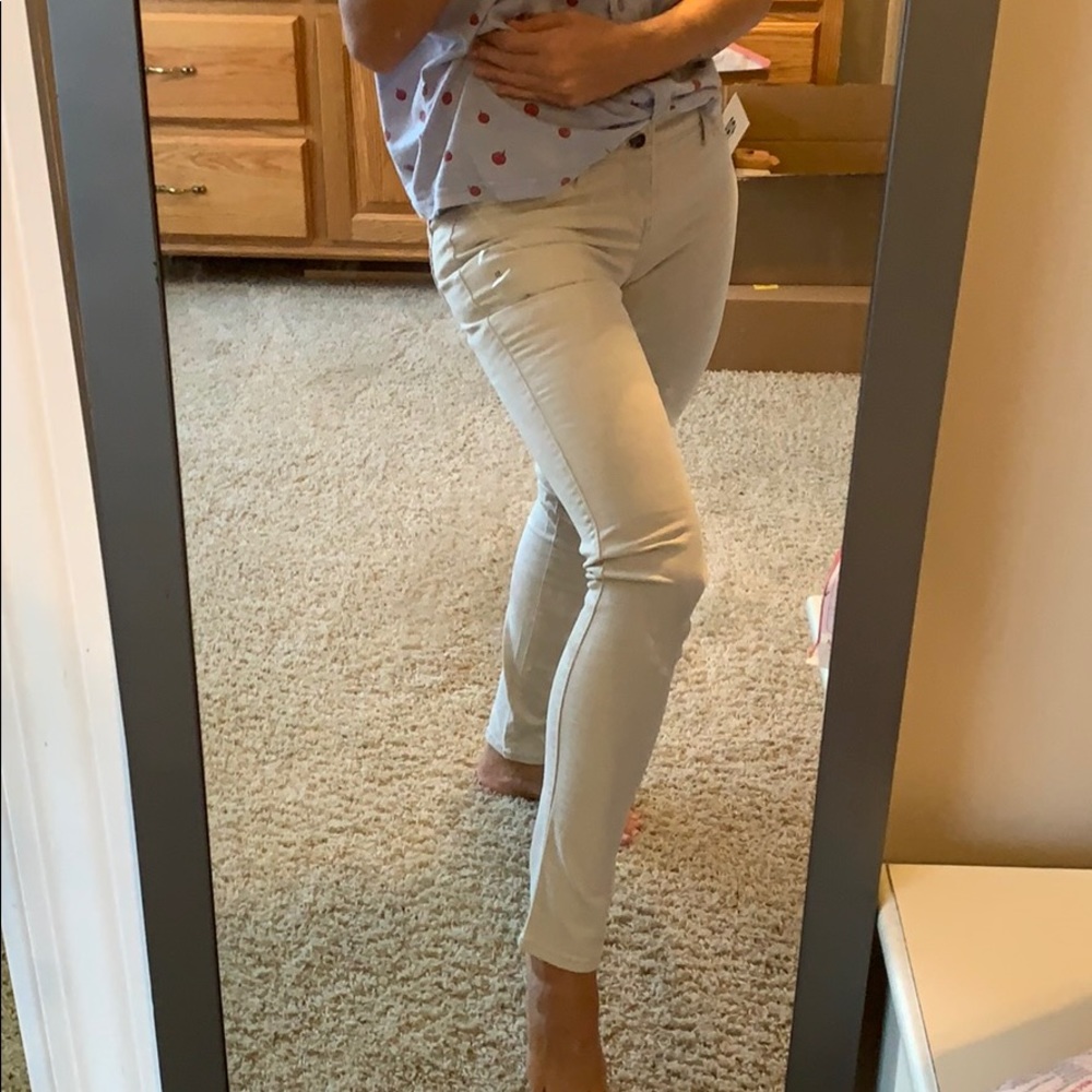 NWT 27x31 Hollister Khaki colored Jean pants